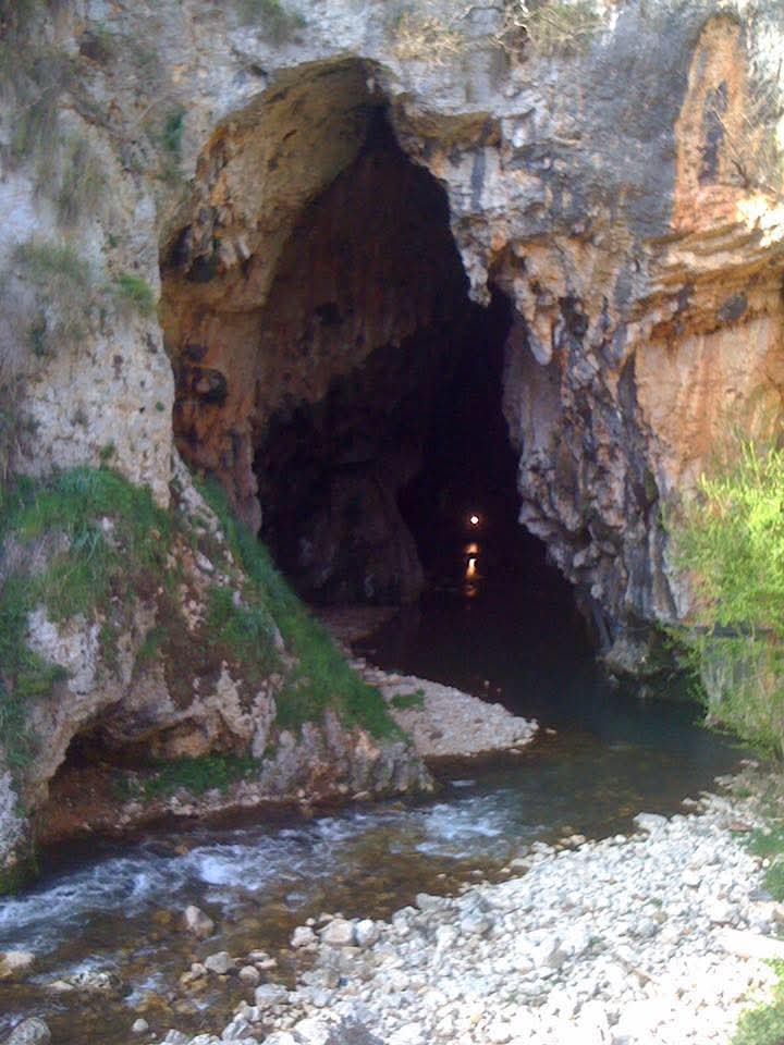 Interno delle Grotte di Pastena